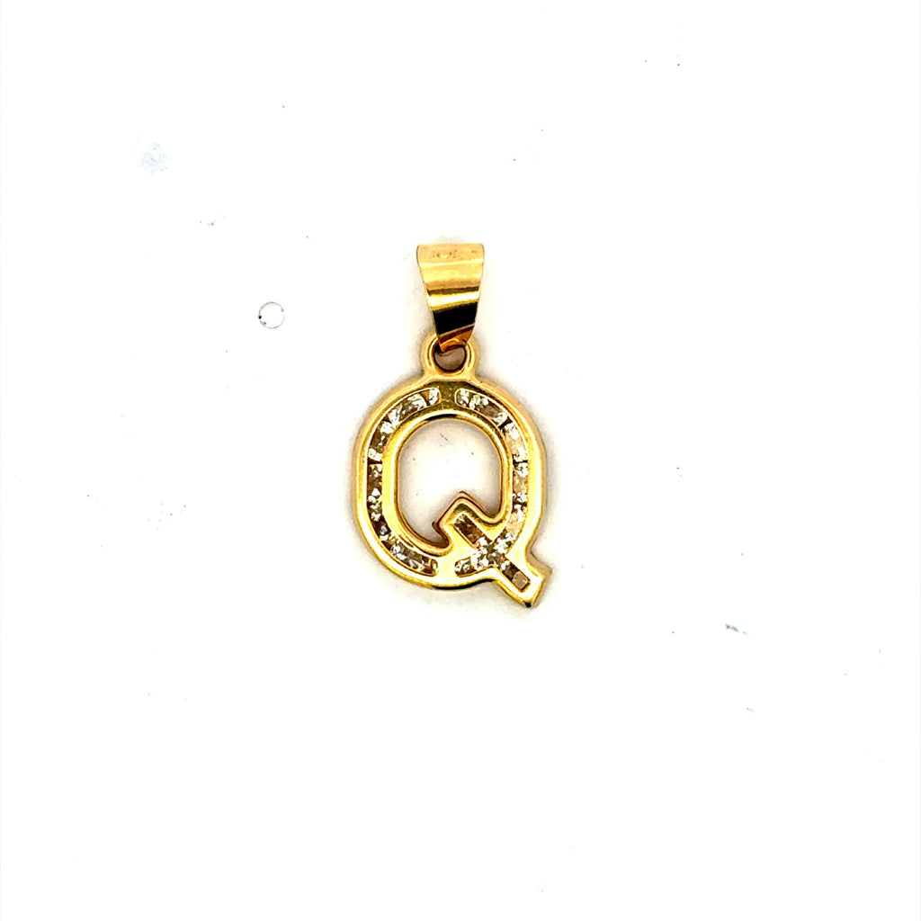 Golden Bull Basic 0.7 g Pendant ’So Cute’ Initial Q 20.5 10K