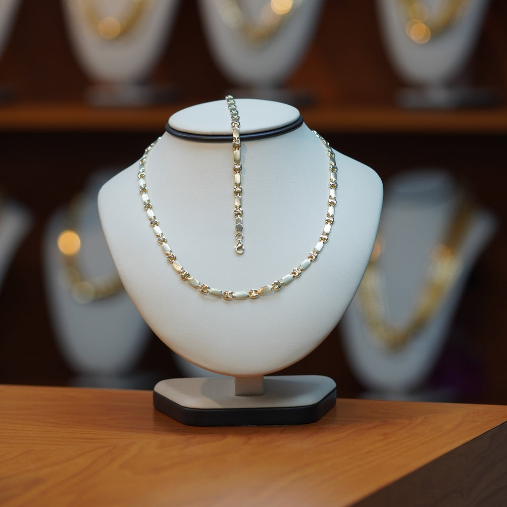 Las Villas Jewelry Women's Choker Necklaces Women's stampato fancy puff Necklace & Bracelet Set in 14Kt Gold