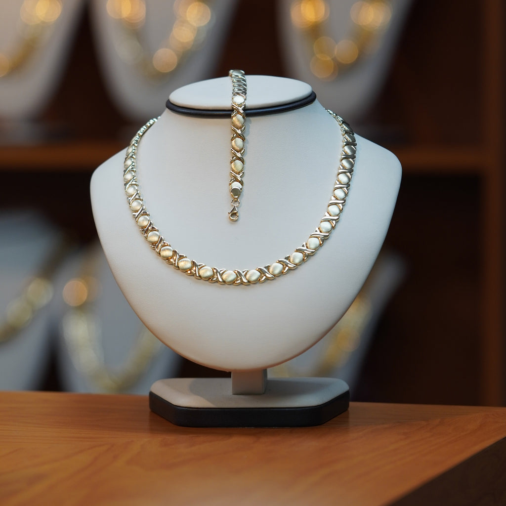 Las Villas Jewelry Women's Choker Necklaces Women's Xo Stampato Necklace & Bracelet Set in 10Kt Gold